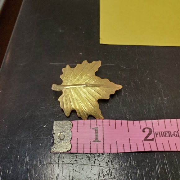 Vintage leaf pin - Picture 4 of 4